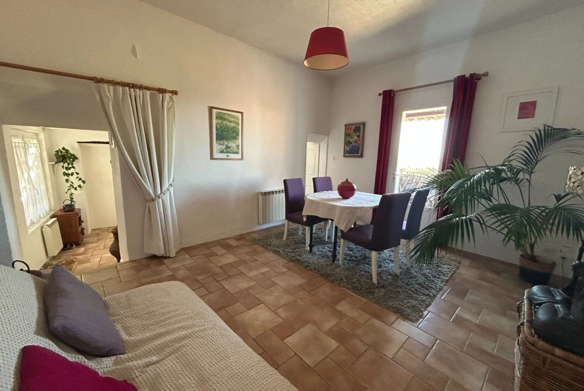 Spacieux Appartement T3 avec Vue à Vaugines, Luberon 