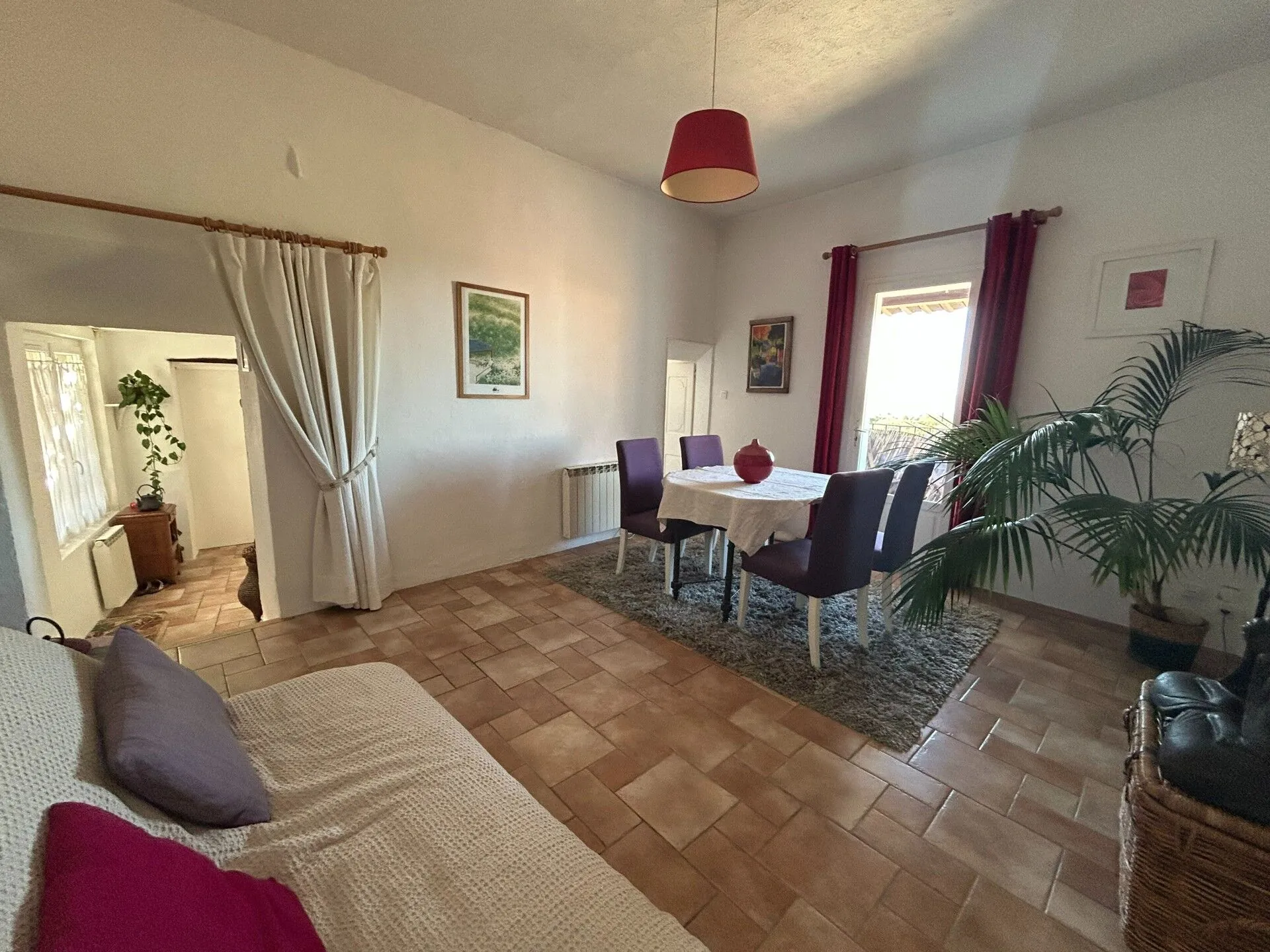 Spacieux Appartement T3 avec Vue à Vaugines, Luberon 