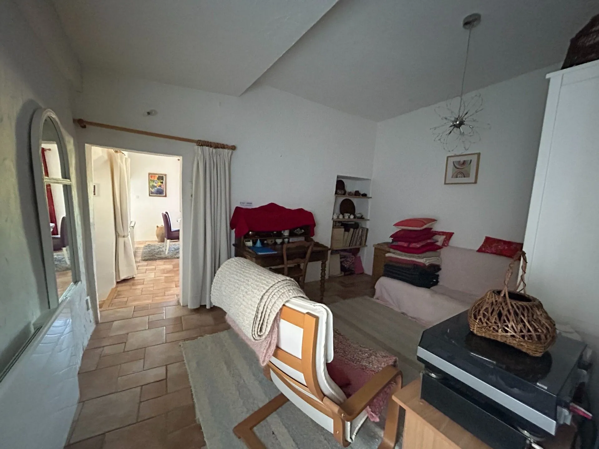 Spacieux Appartement T3 avec Vue à Vaugines, Luberon 