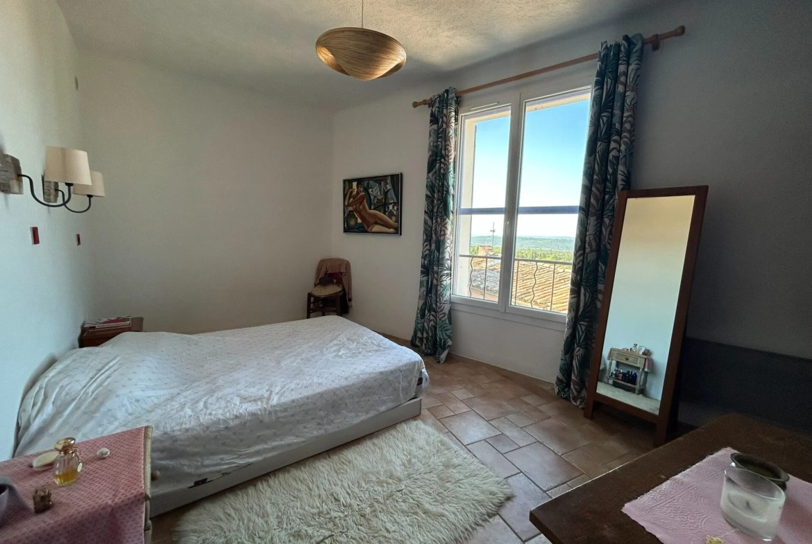 Spacieux Appartement T3 avec Vue à Vaugines, Luberon 