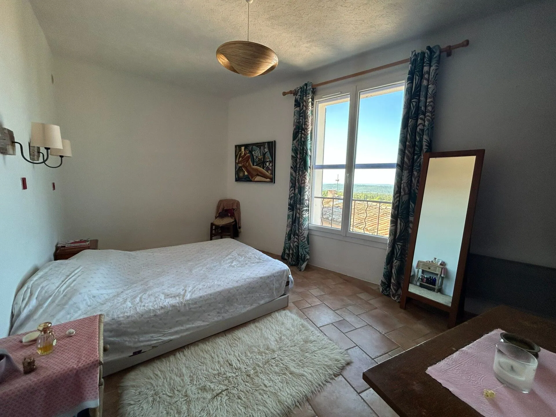 Spacieux Appartement T3 avec Vue à Vaugines, Luberon 