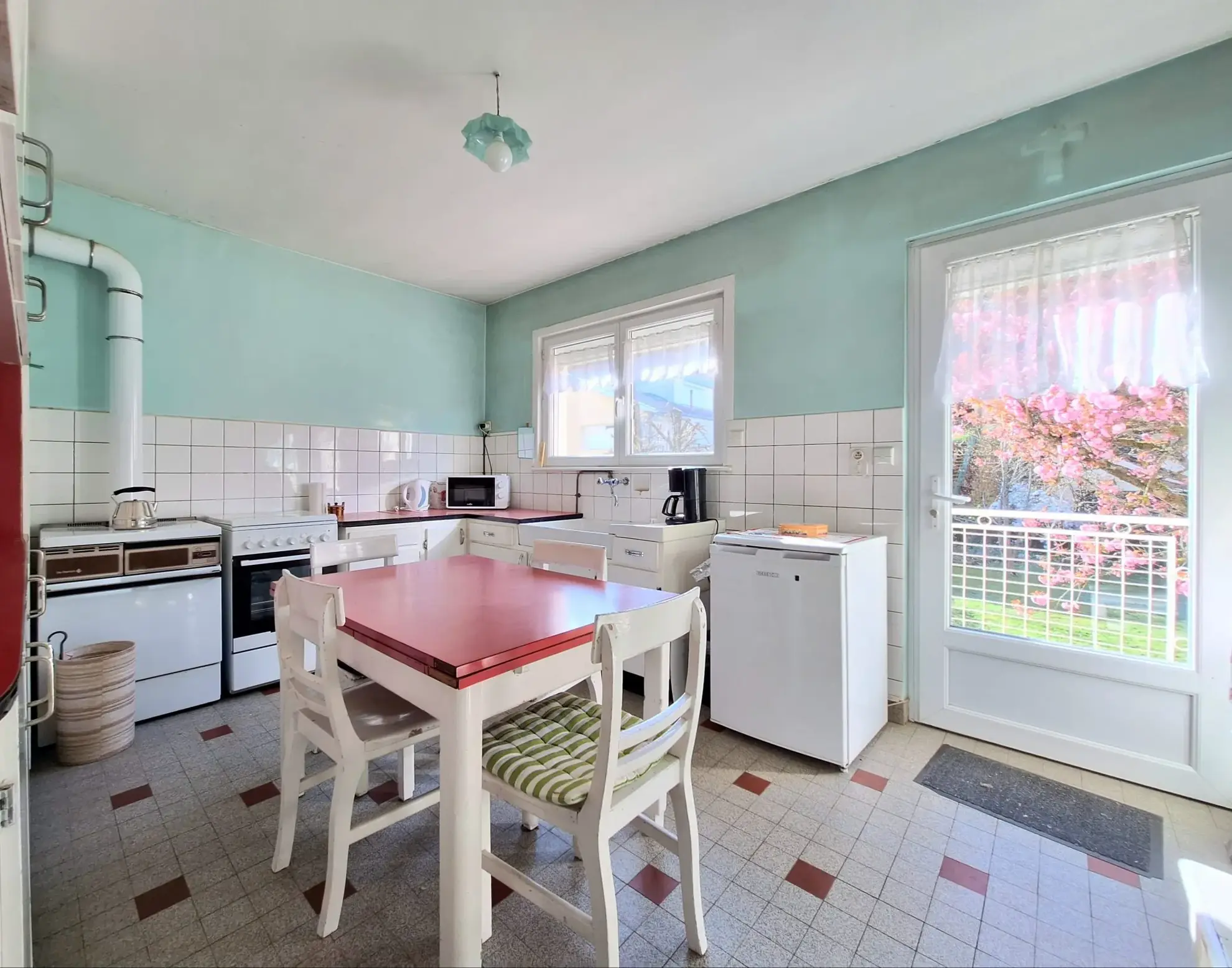 Maison de ville à Épinal 110 m² avec jardin, garage et travaux à prévoir 