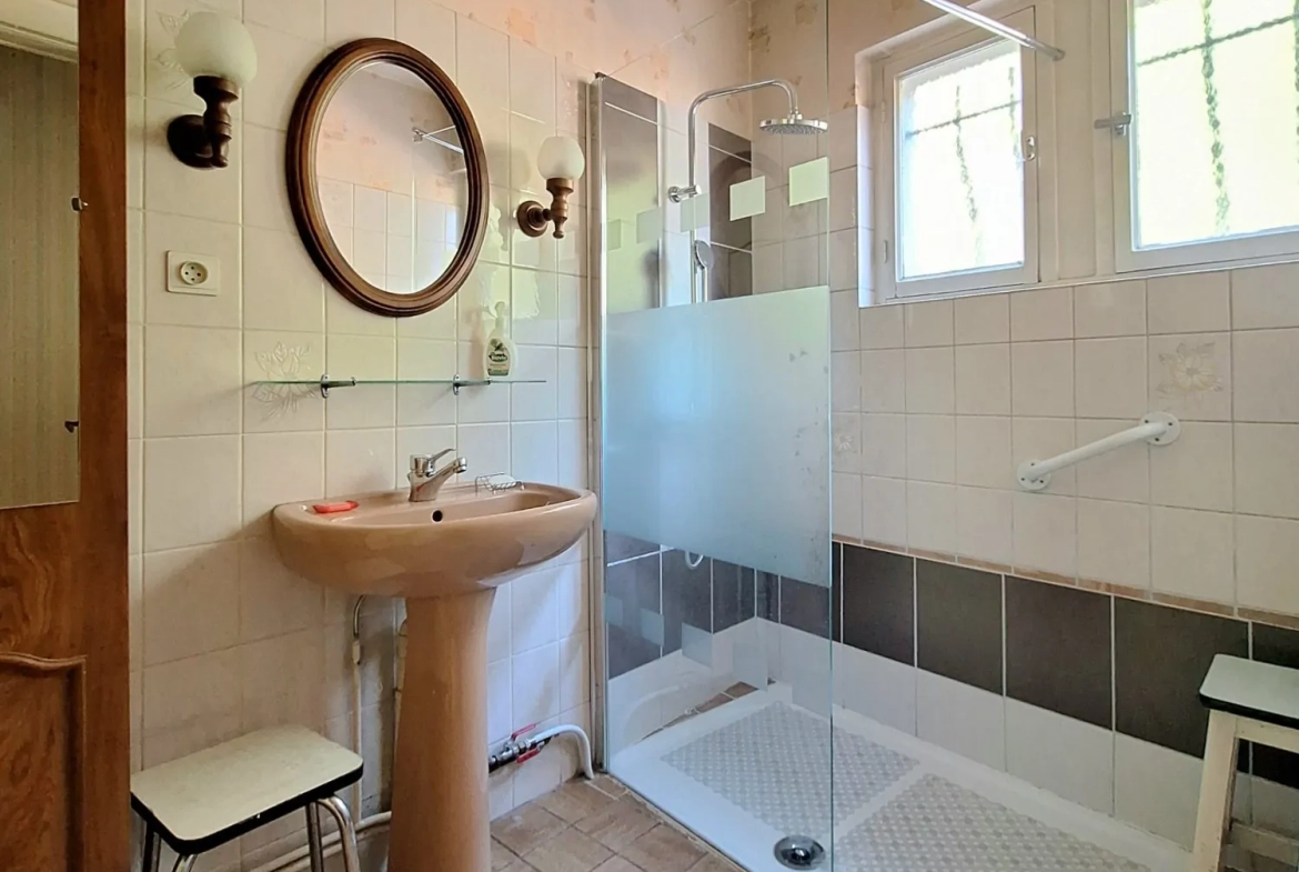 Maison de ville à Épinal 110 m² avec jardin, garage et travaux à prévoir 