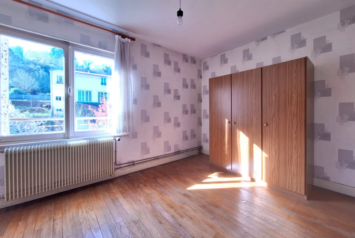 Maison de ville à Épinal 110 m² avec jardin, garage et travaux à prévoir 