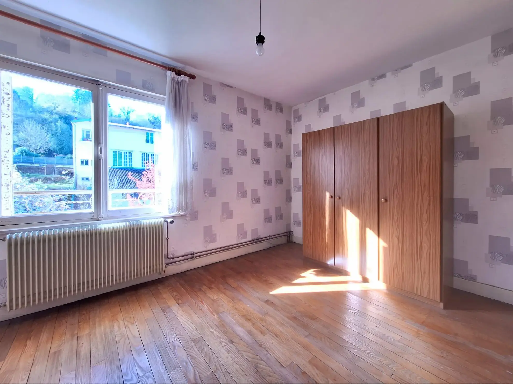 Maison de ville à Épinal 110 m² avec jardin, garage et travaux à prévoir 