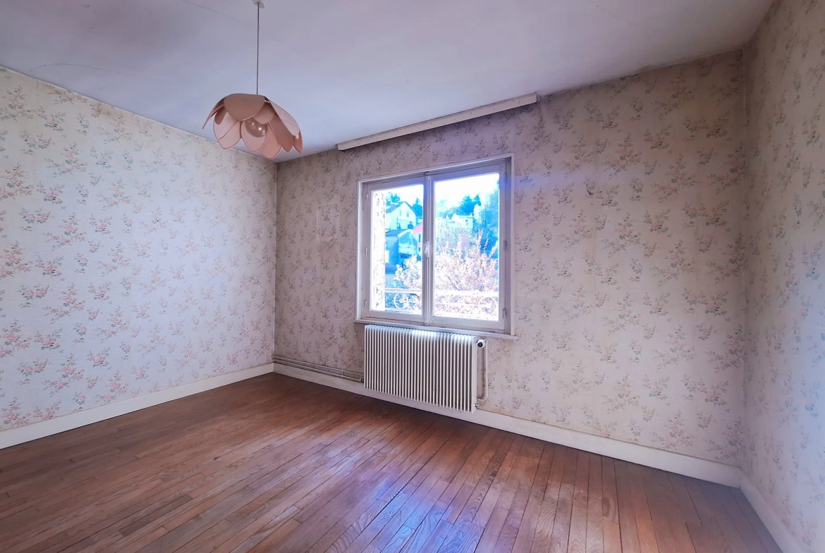 Maison de ville à Épinal 110 m² avec jardin, garage et travaux à prévoir 