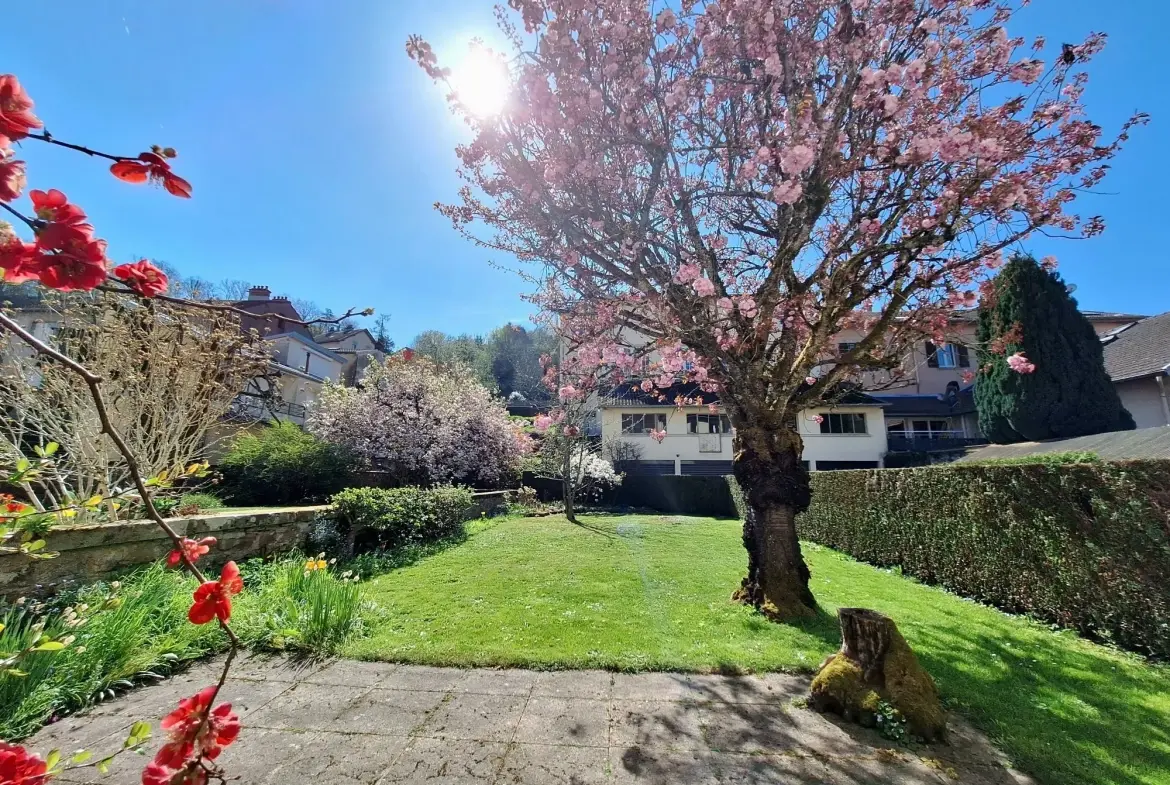Maison de ville à Épinal 110 m² avec jardin, garage et travaux à prévoir 