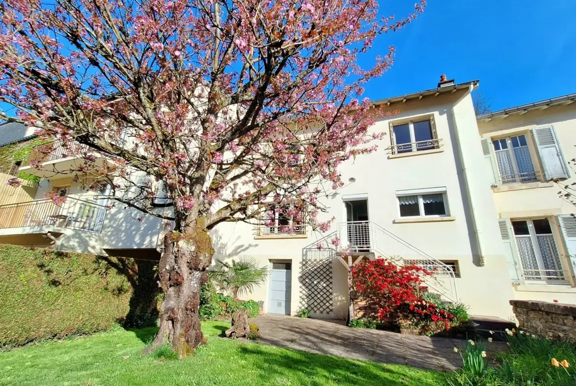 Maison de ville à Épinal 110 m² avec jardin, garage et travaux à prévoir 