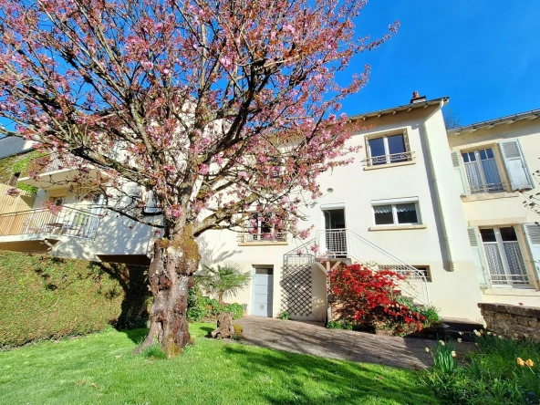 Maison de ville à Épinal 110 m² avec jardin, garage et travaux à prévoir