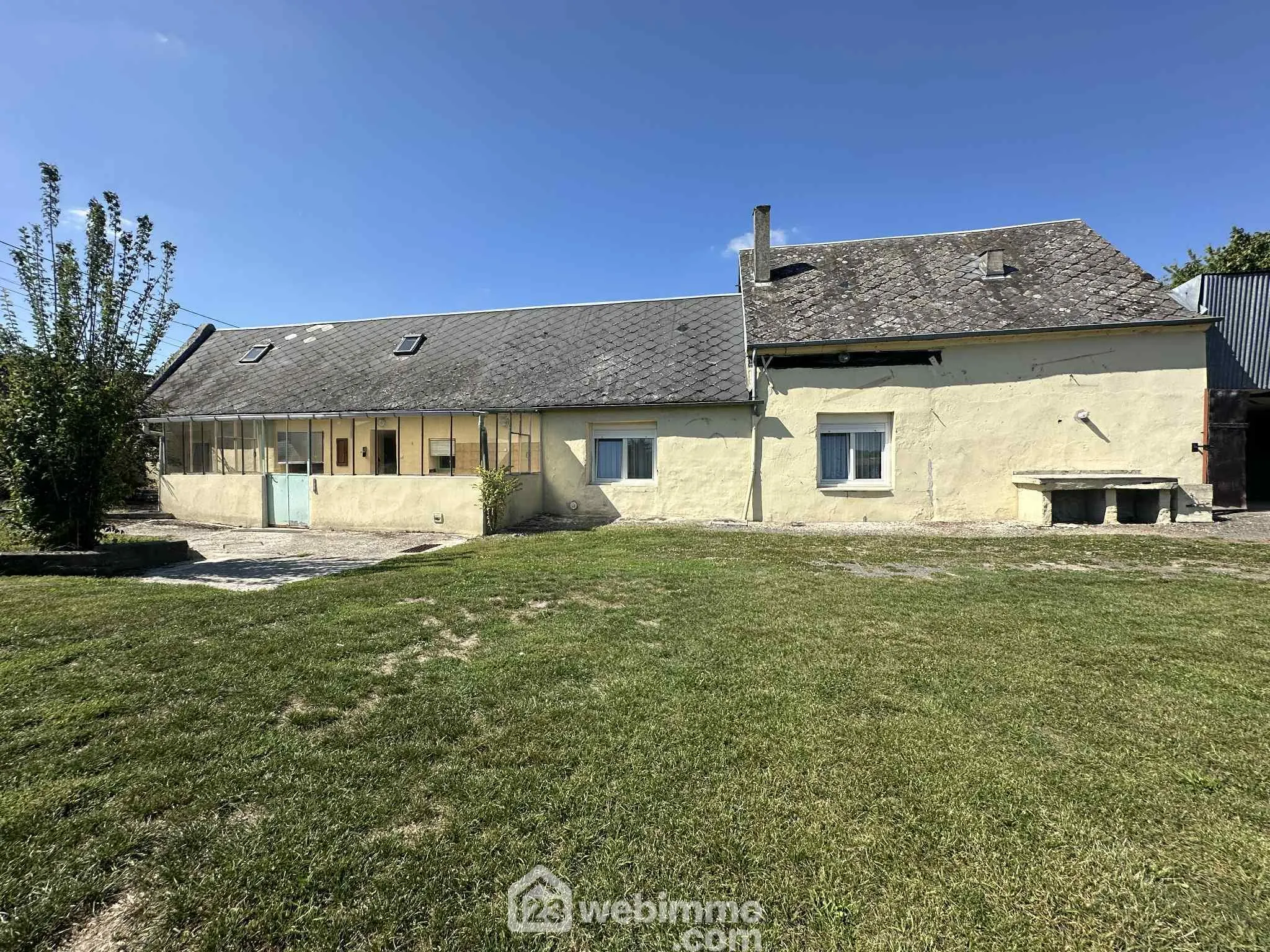 Maison de plain-pied à Athies-sous-Laon avec grand terrain et garage 