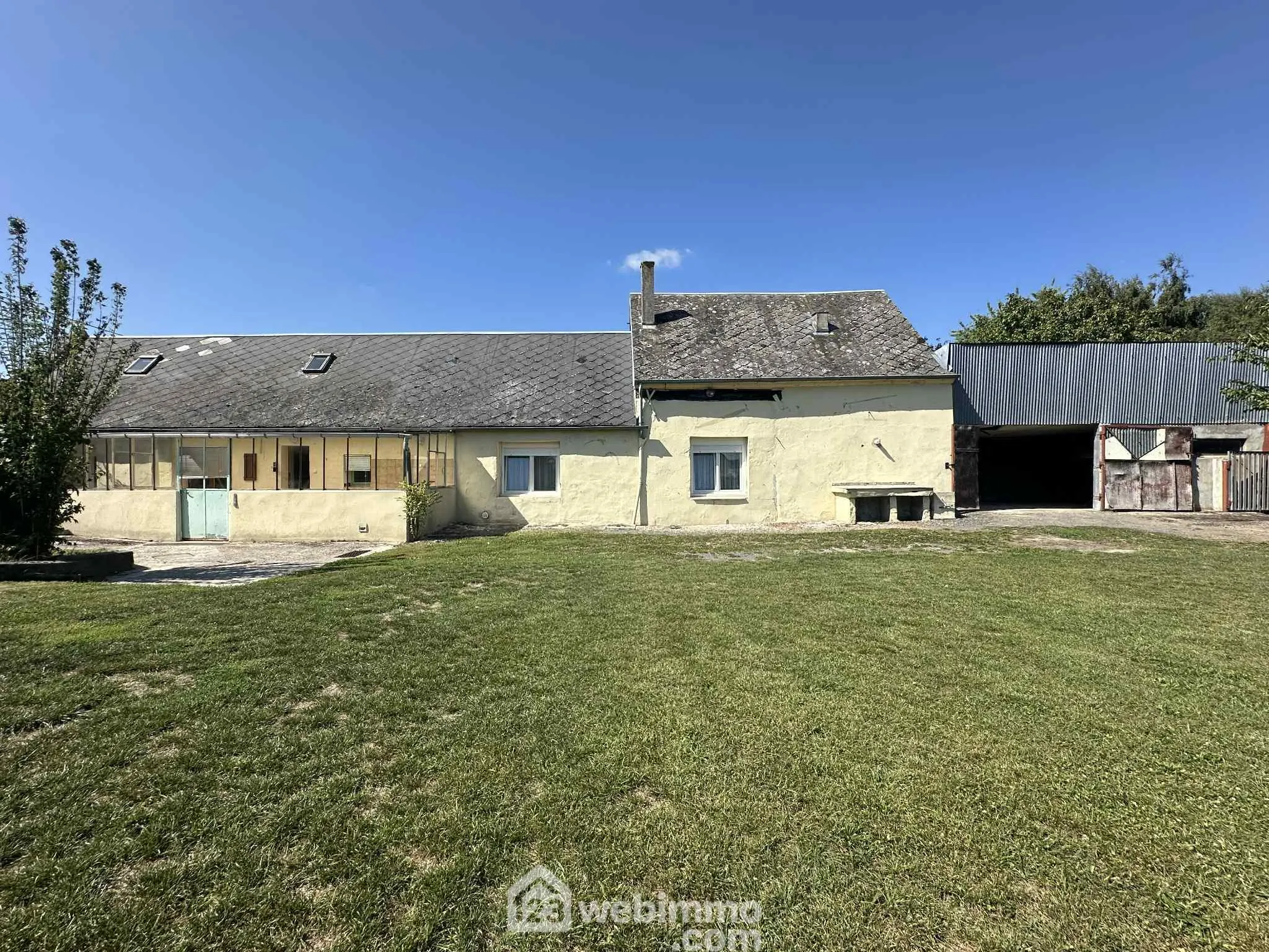 Maison de plain-pied à Athies-sous-Laon avec grand terrain et garage 