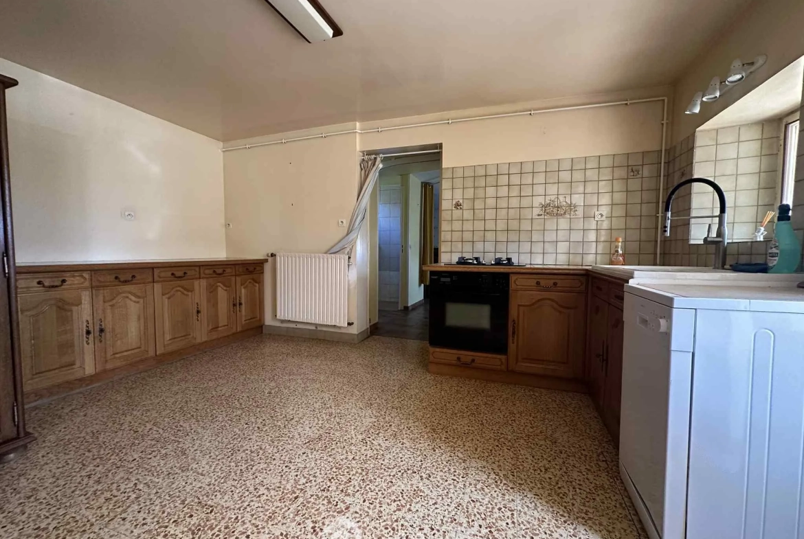 Maison de plain-pied à Athies-sous-Laon avec grand terrain et garage 