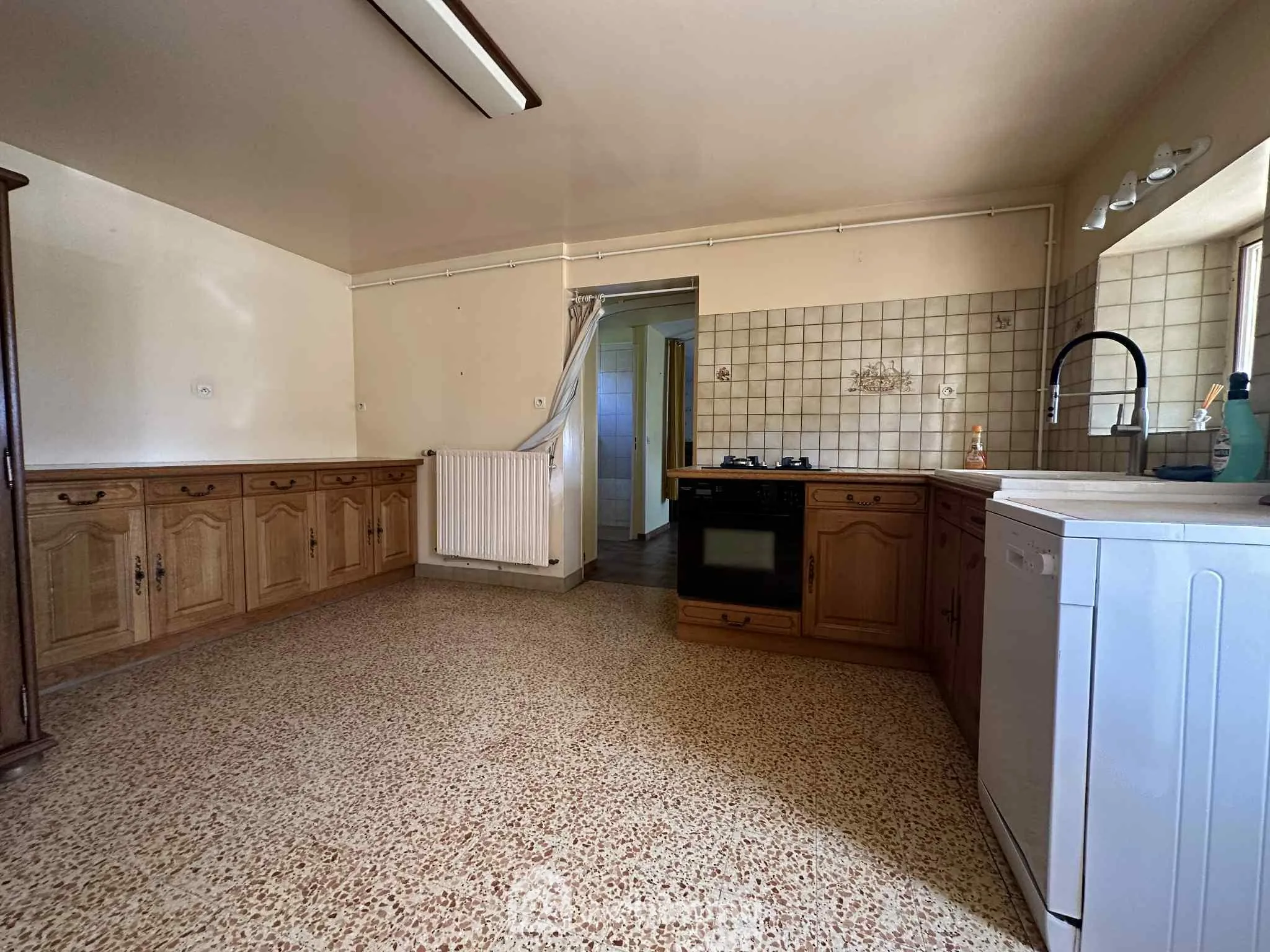 Maison de plain-pied à Athies-sous-Laon avec grand terrain et garage 