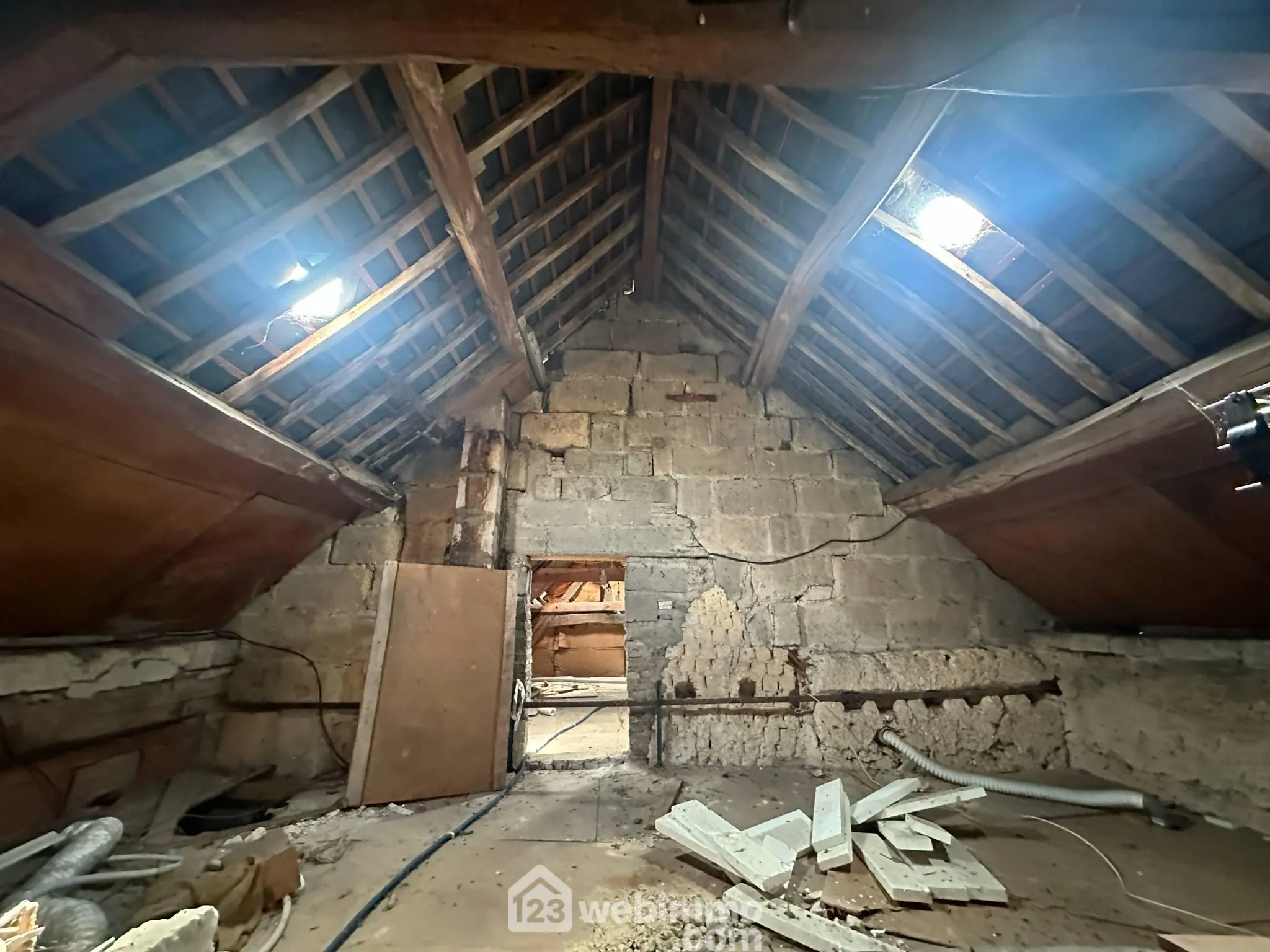 Maison de plain-pied à Athies-sous-Laon avec grand terrain et garage 