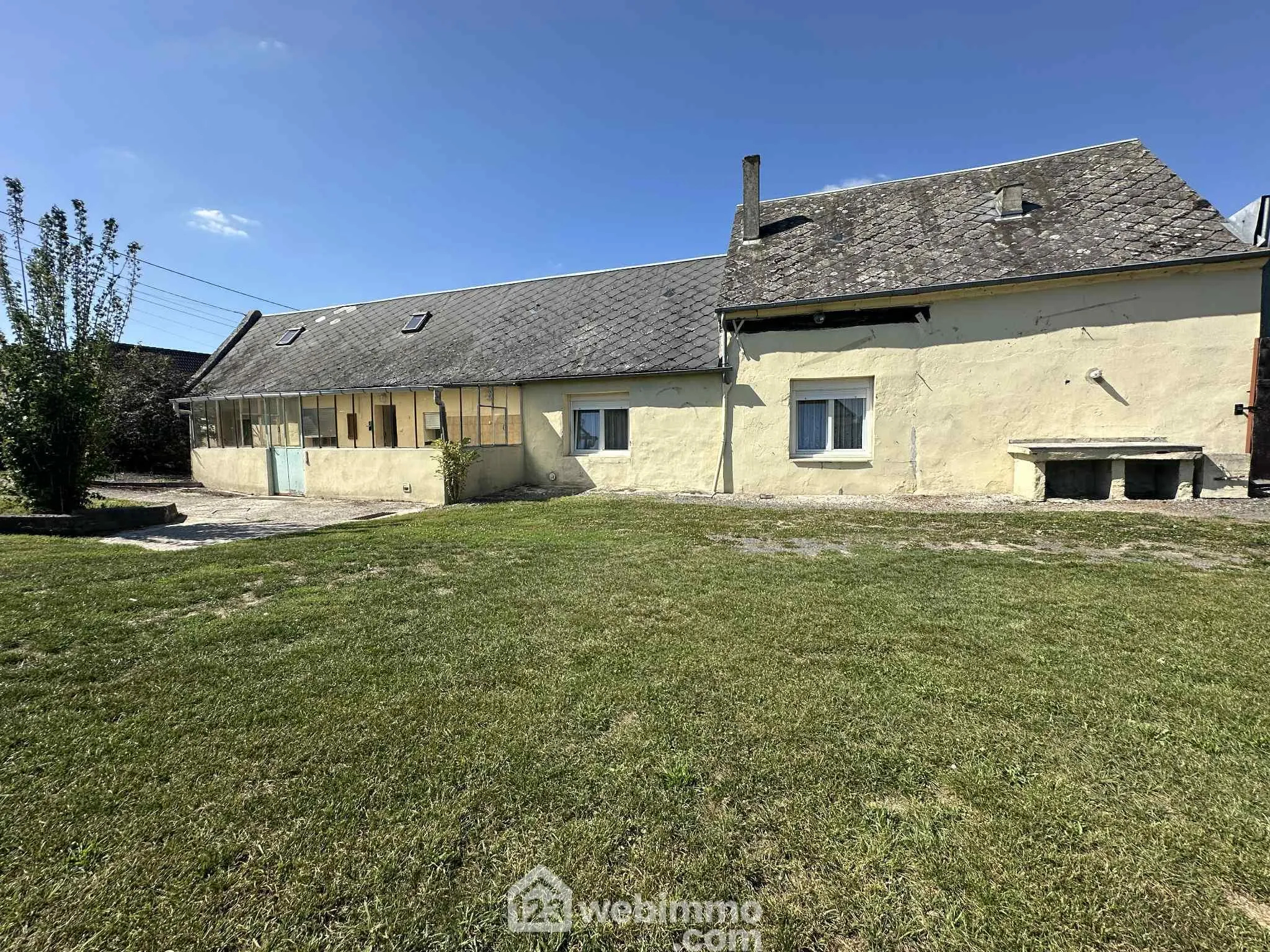 Maison de plain-pied à Athies-sous-Laon avec grand terrain et garage 