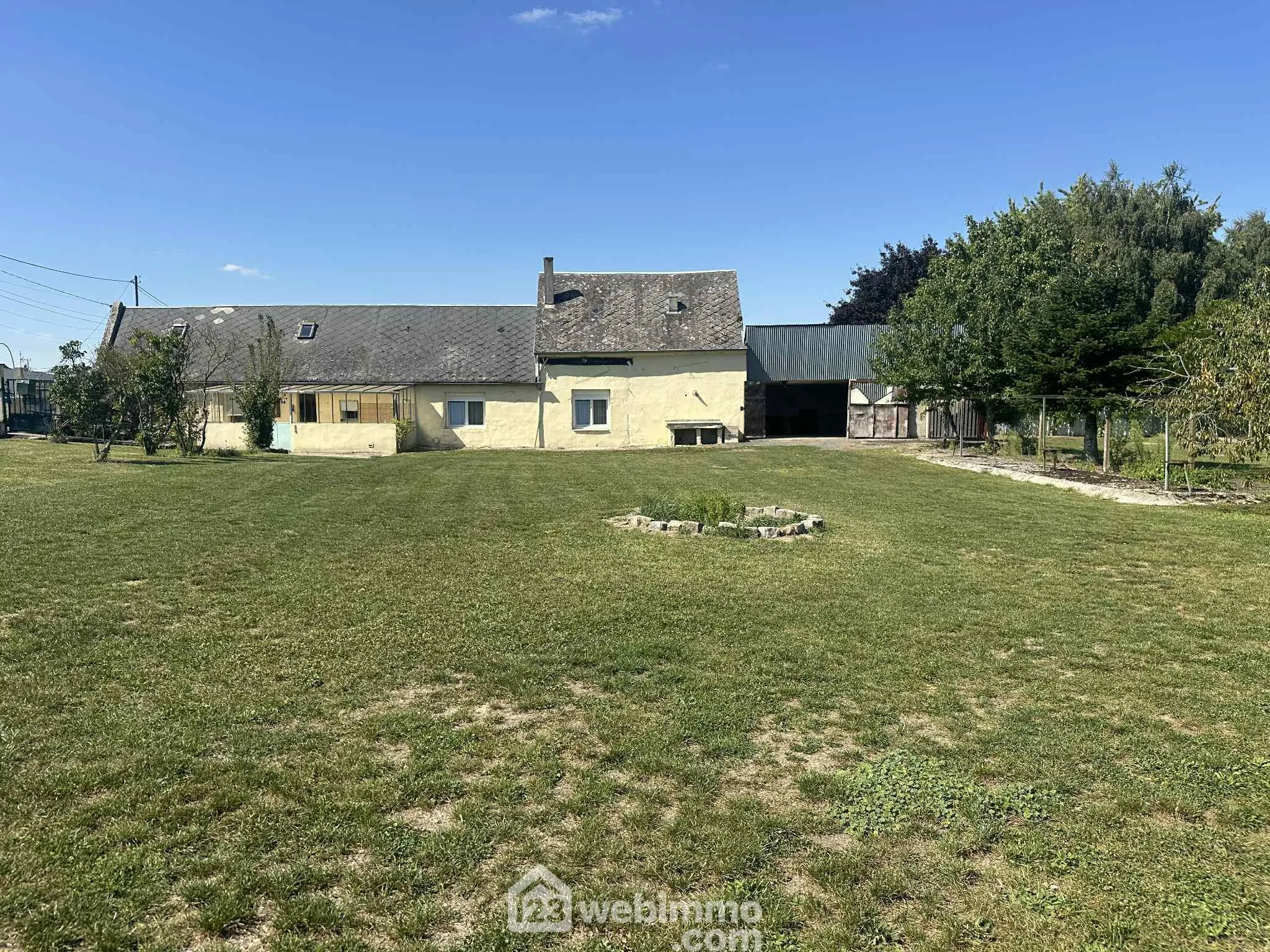 Maison de plain-pied à Athies-sous-Laon avec grand terrain et garage 