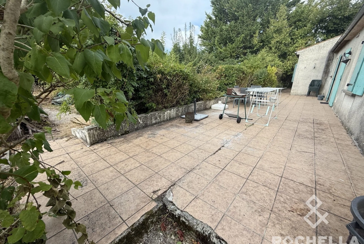 Maison de plain-pied à Thors (17160) avec grand jardin, potentiel rénovation 