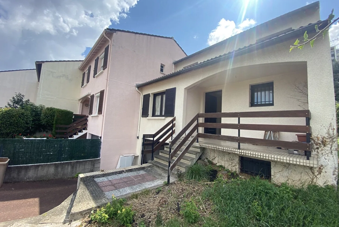 Maison à vendre à Saint-Chamond de 85 m² avec 2 chambres et garage 