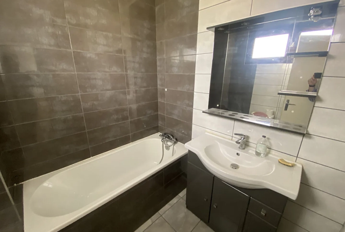 Maison à vendre à Saint-Chamond de 85 m² avec 2 chambres et garage 