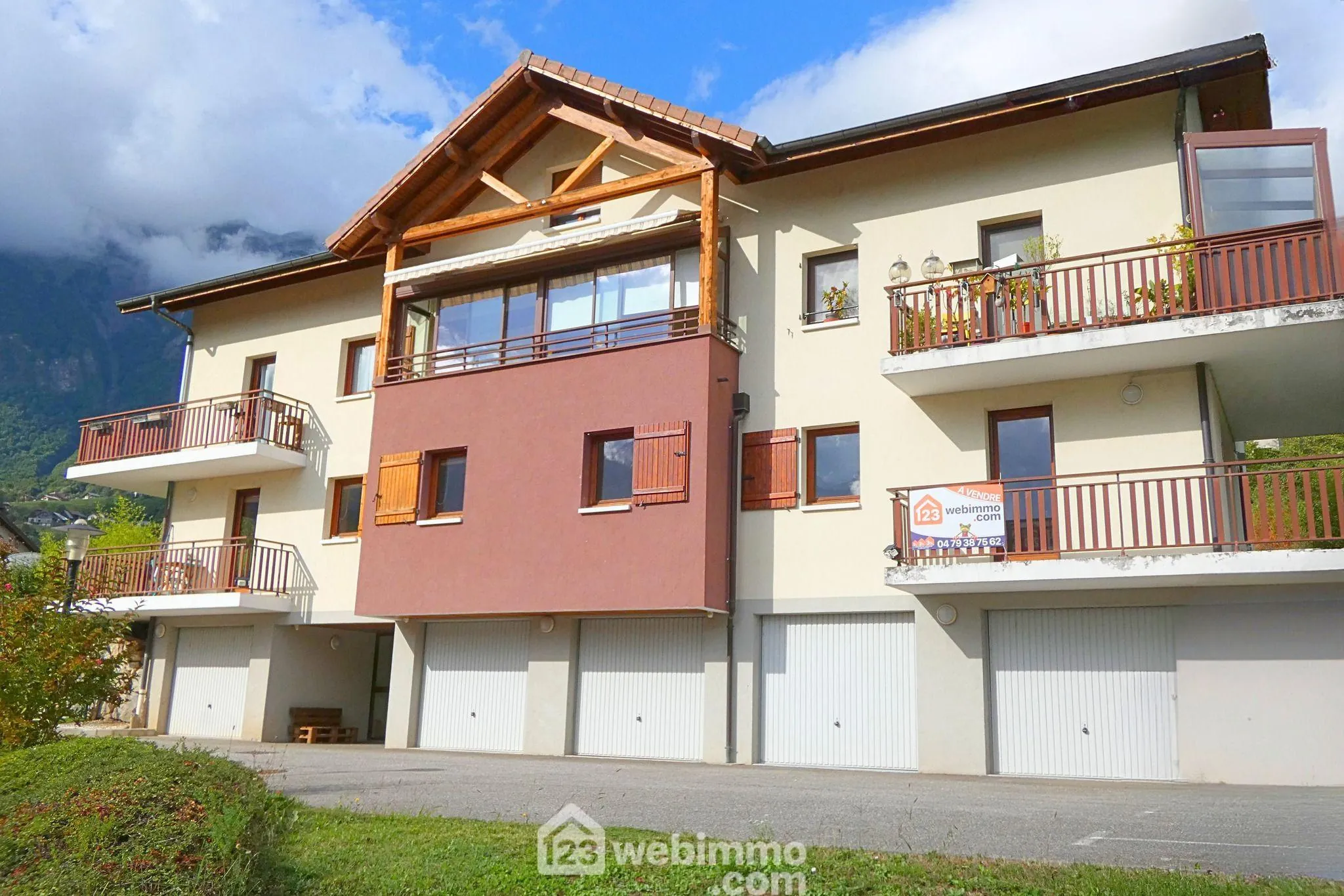 Spacieux appartement T3 avec jardin, garage et parking privé à Ugine 