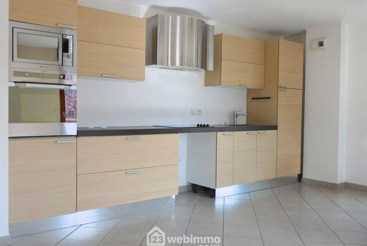 Spacieux appartement T3 avec jardin, garage et parking privé à Ugine 