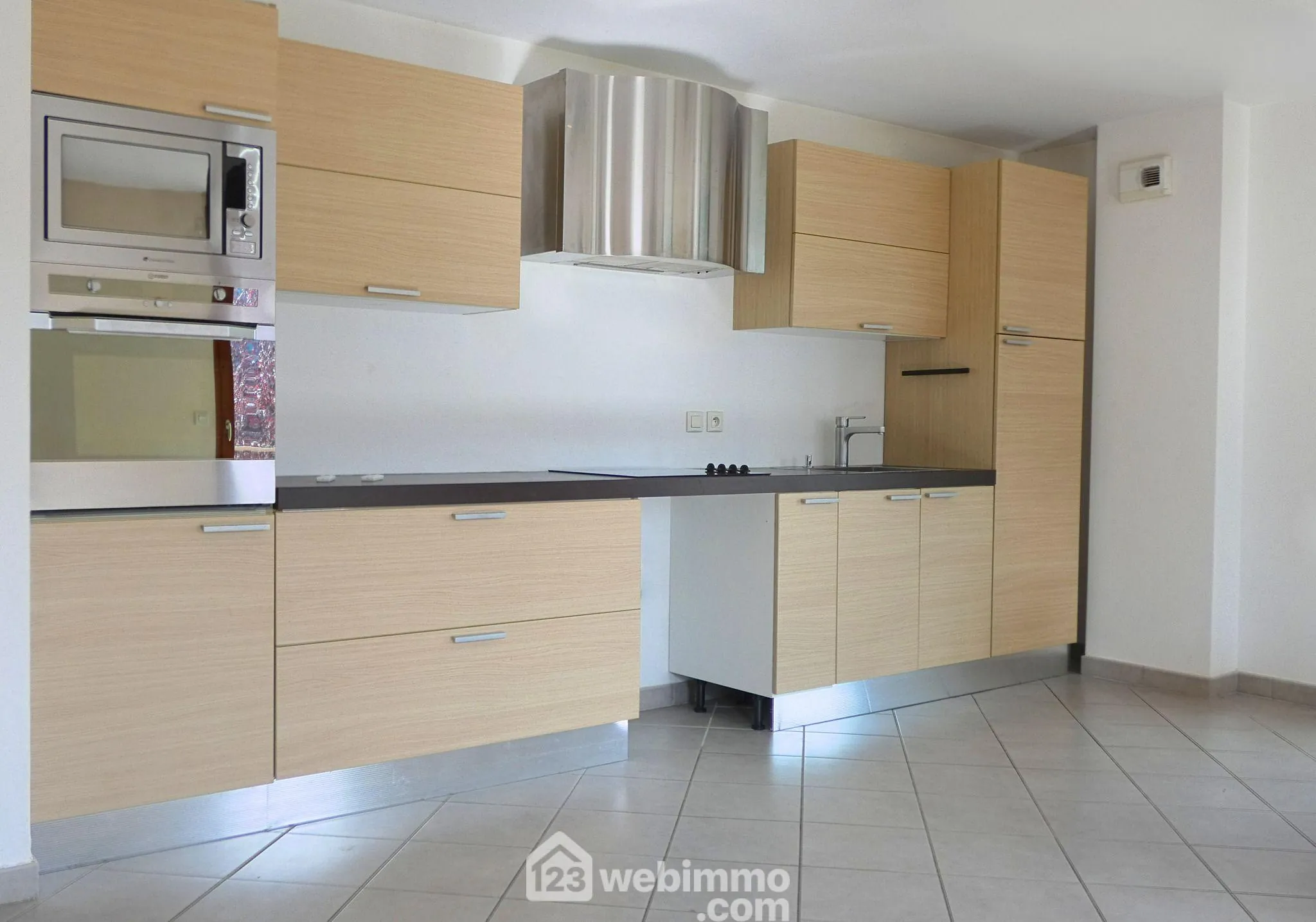 Spacieux appartement T3 avec jardin, garage et parking privé à Ugine 