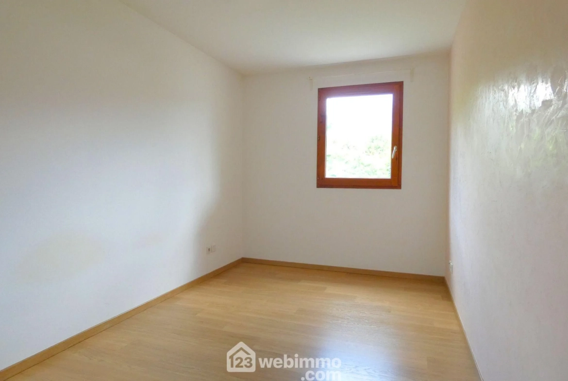 Spacieux appartement T3 avec jardin, garage et parking privé à Ugine 