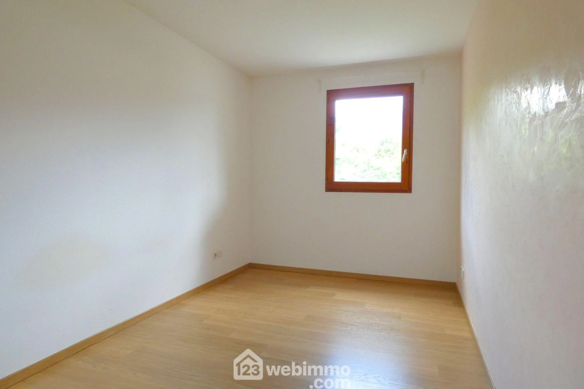 Spacieux appartement T3 avec jardin, garage et parking privé à Ugine 