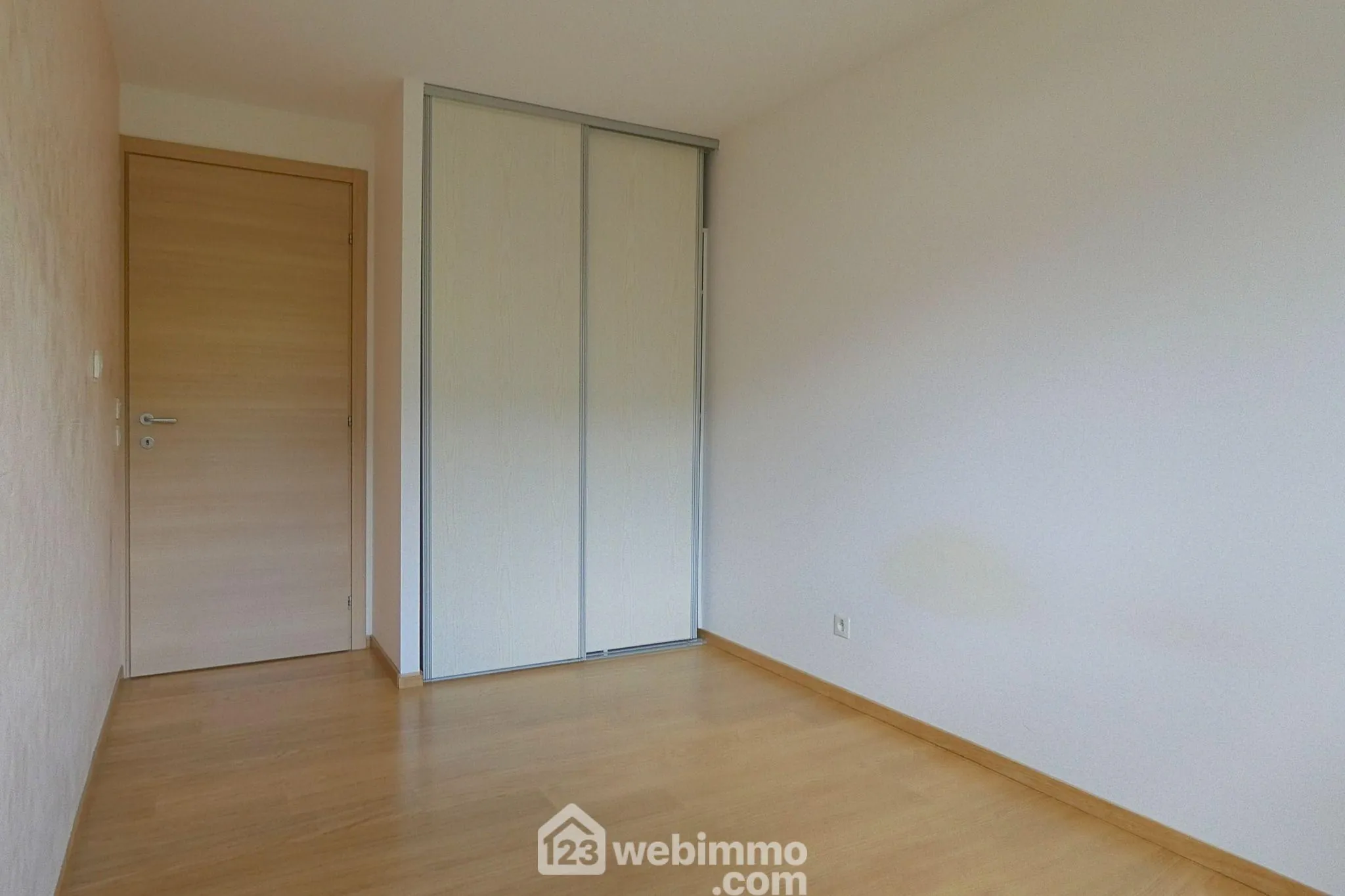 Spacieux appartement T3 avec jardin, garage et parking privé à Ugine 