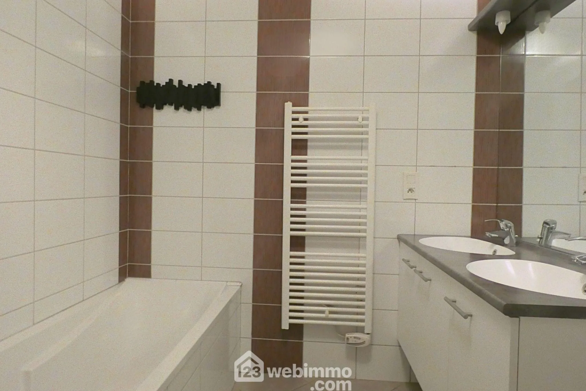 Spacieux appartement T3 avec jardin, garage et parking privé à Ugine 
