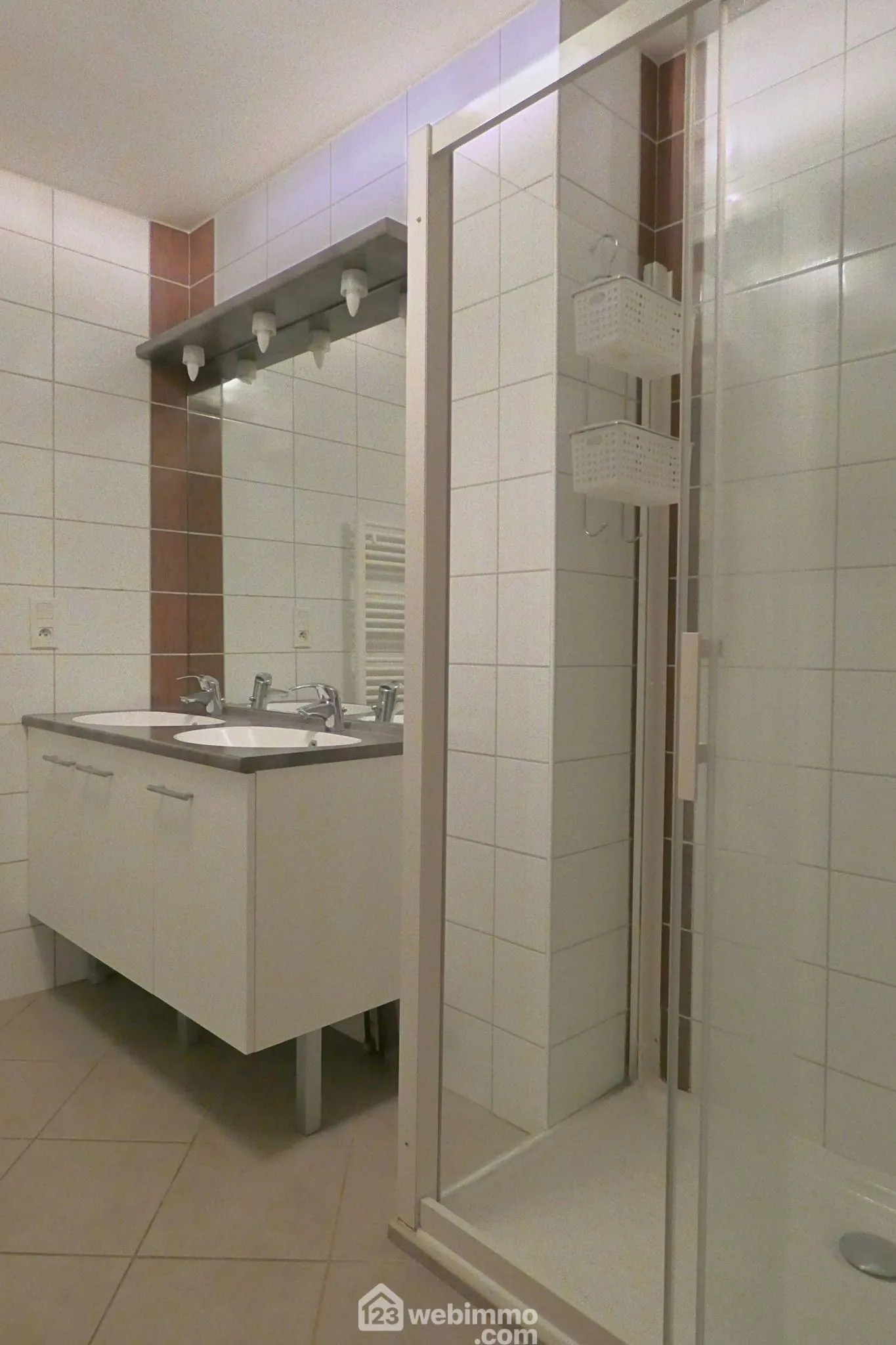 Spacieux appartement T3 avec jardin, garage et parking privé à Ugine 