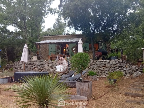 Cabanon en pierres autonome à vendre à Saint Antonin du Var avec vue dégagée