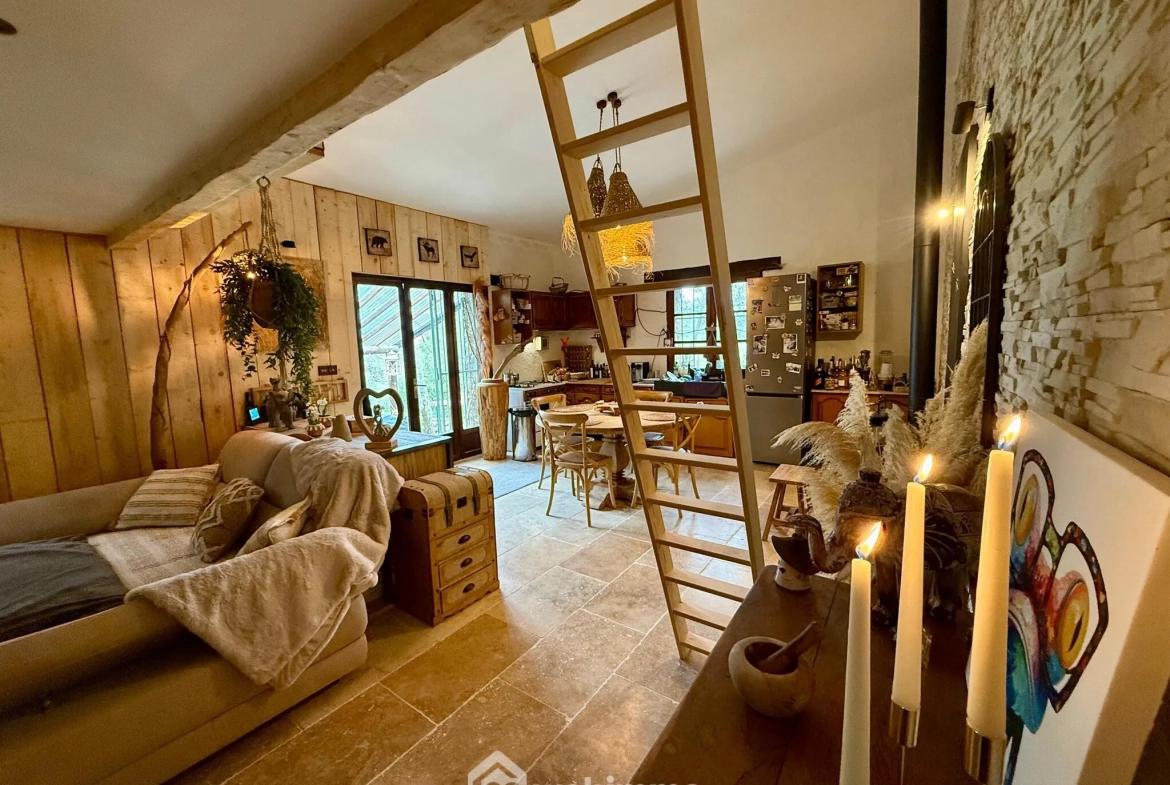Cabanon en pierres autonome à vendre à Saint Antonin du Var avec vue dégagée 