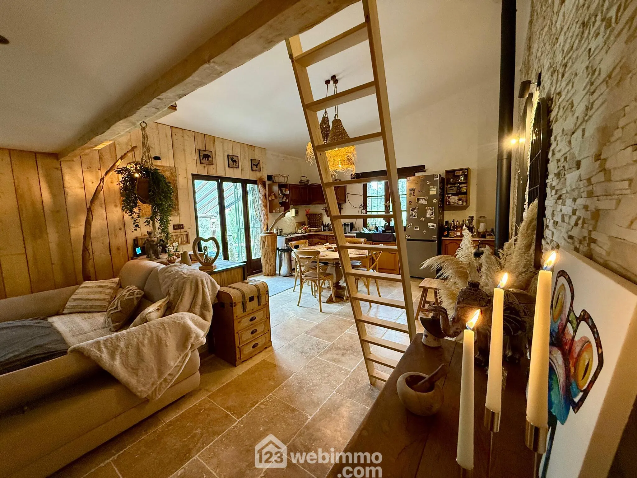 Cabanon en pierres autonome à vendre à Saint Antonin du Var avec vue dégagée 