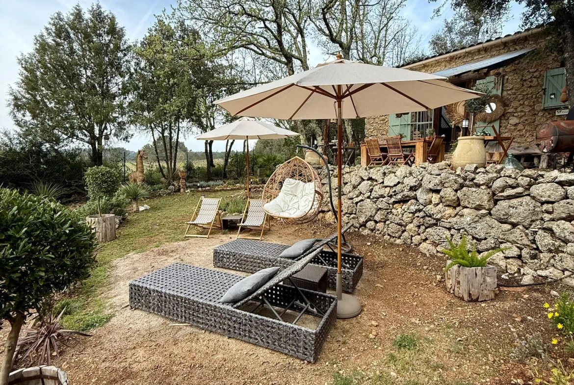 Cabanon en pierres autonome à vendre à Saint Antonin du Var avec vue dégagée 