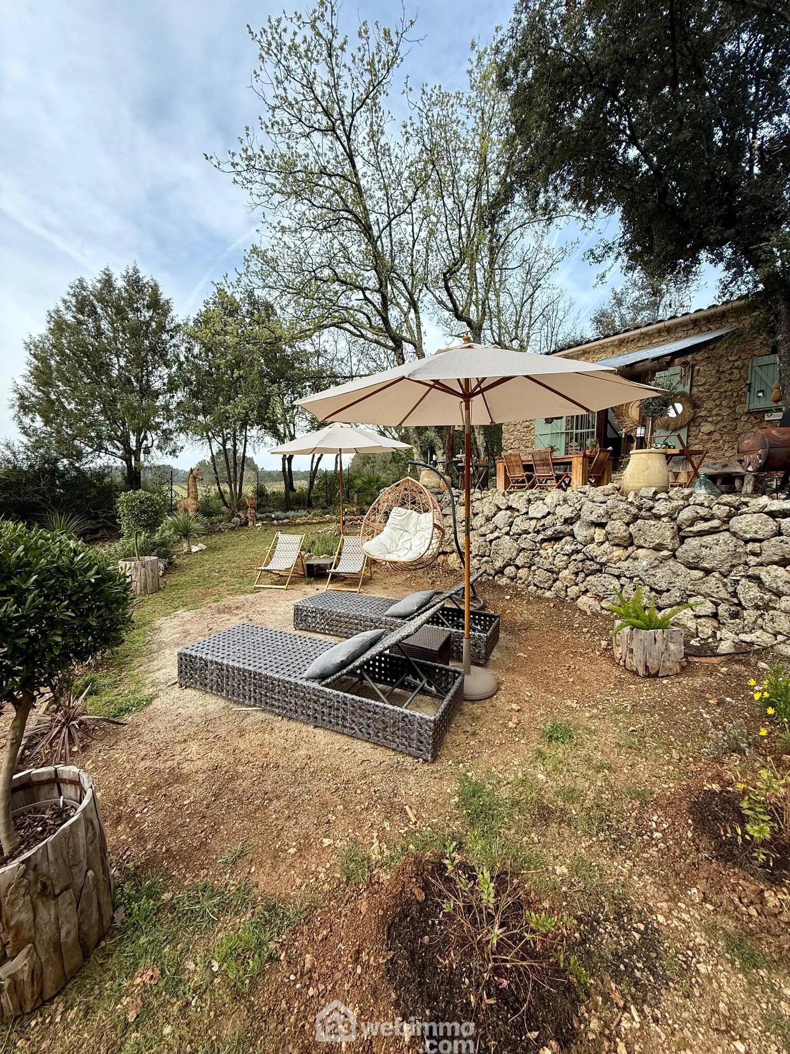 Cabanon en pierres autonome à vendre à Saint Antonin du Var avec vue dégagée 