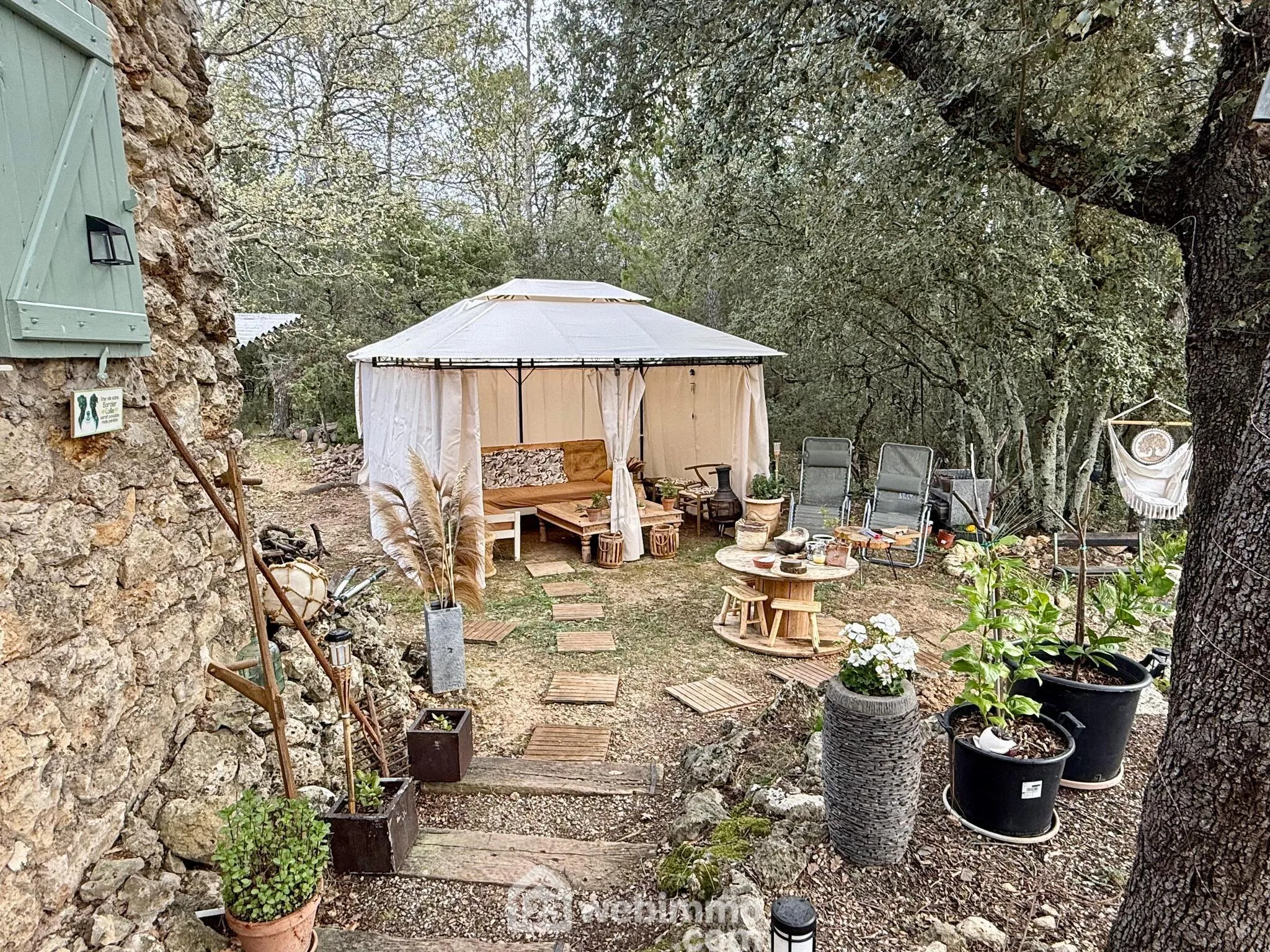 Cabanon en pierres autonome à vendre à Saint Antonin du Var avec vue dégagée 