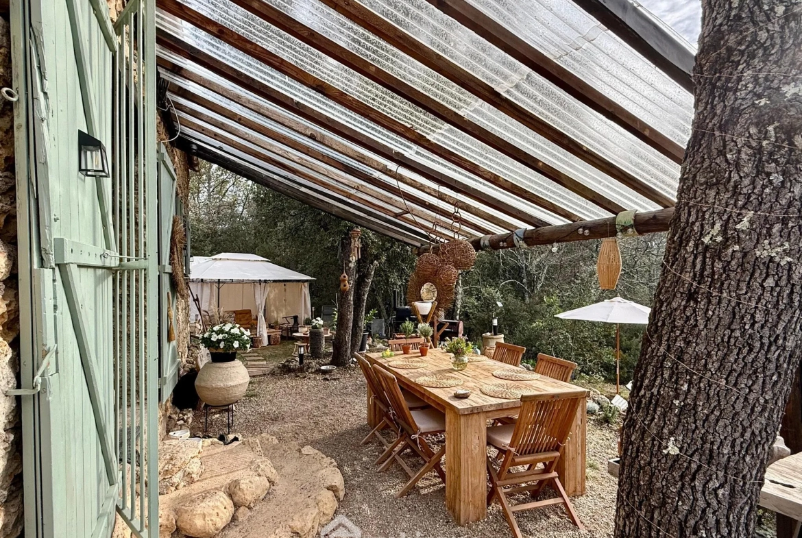 Cabanon en pierres autonome à vendre à Saint Antonin du Var avec vue dégagée 