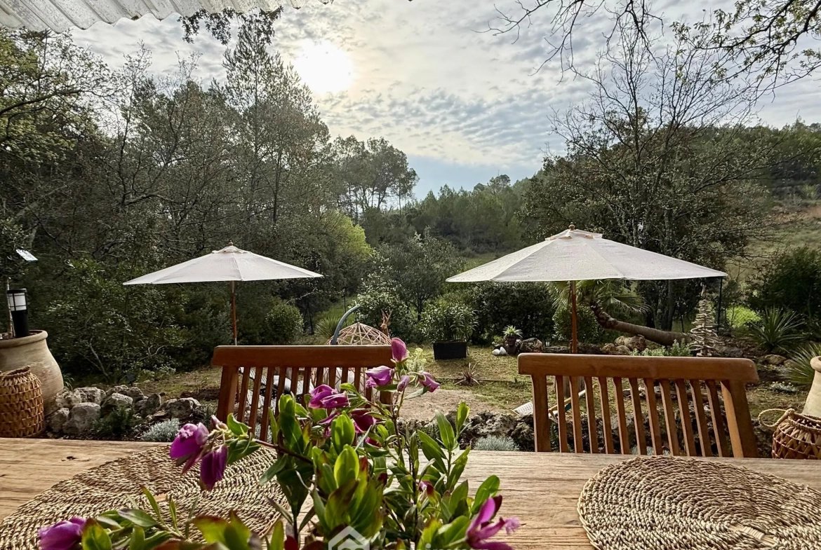 Cabanon en pierres autonome à vendre à Saint Antonin du Var avec vue dégagée 