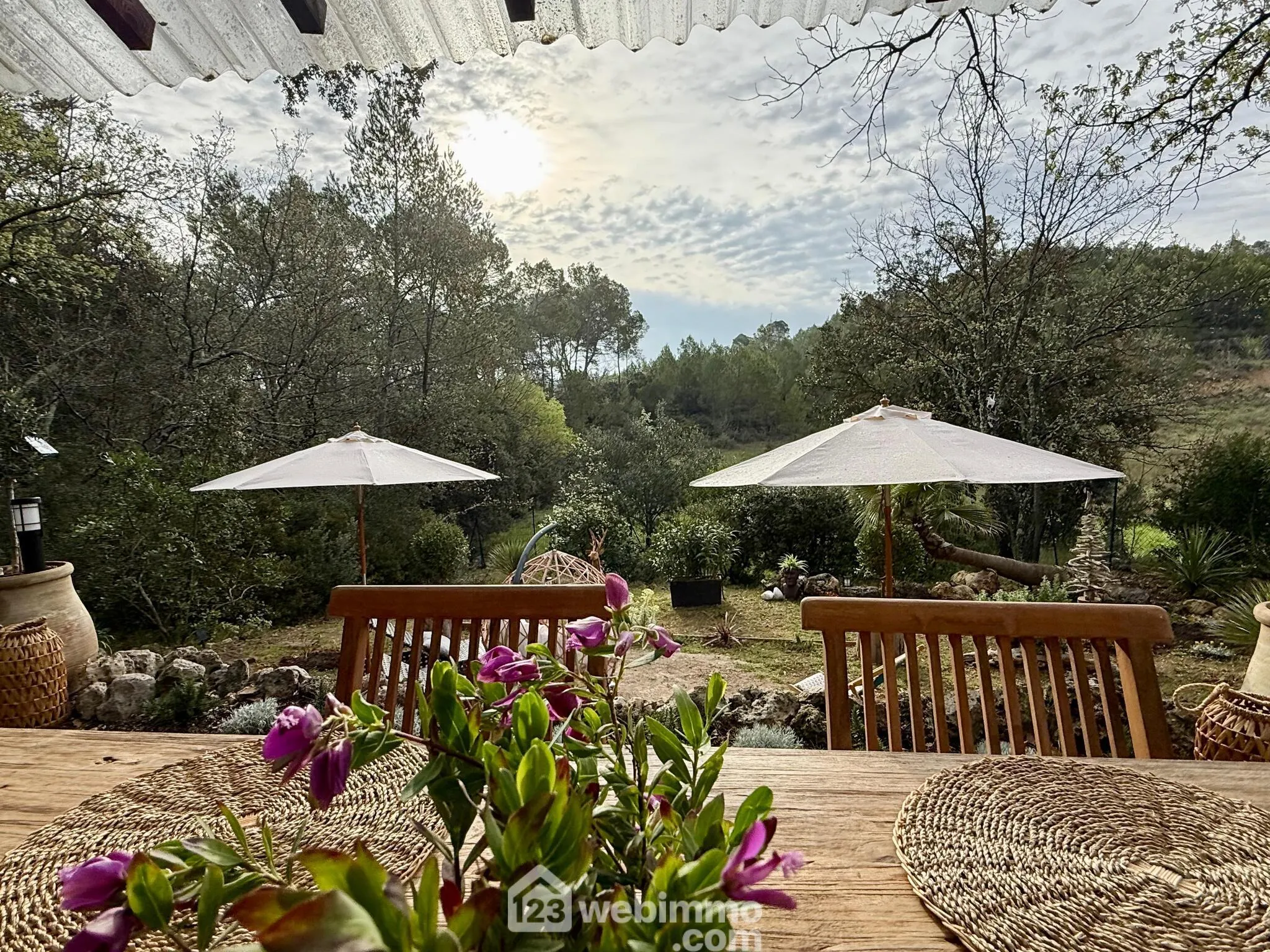 Cabanon en pierres autonome à vendre à Saint Antonin du Var avec vue dégagée 