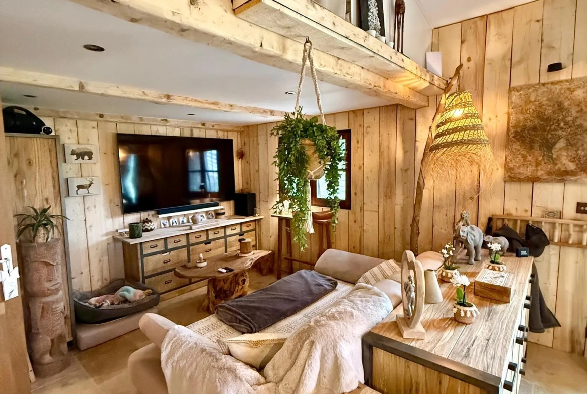 Cabanon en pierres autonome à vendre à Saint Antonin du Var avec vue dégagée 