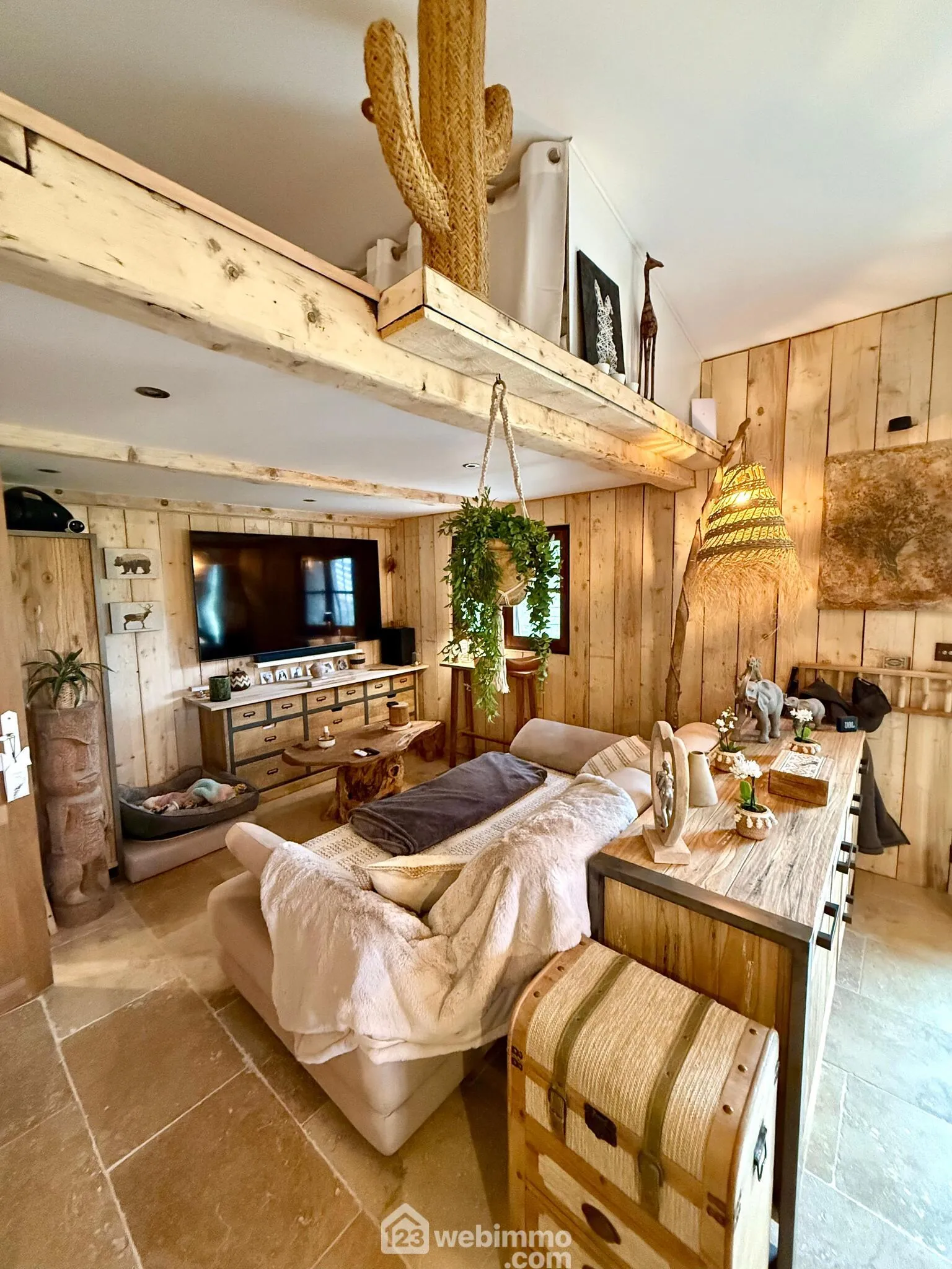 Cabanon en pierres autonome à vendre à Saint Antonin du Var avec vue dégagée 