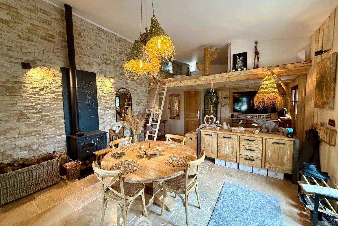 Cabanon en pierres autonome à vendre à Saint Antonin du Var avec vue dégagée 