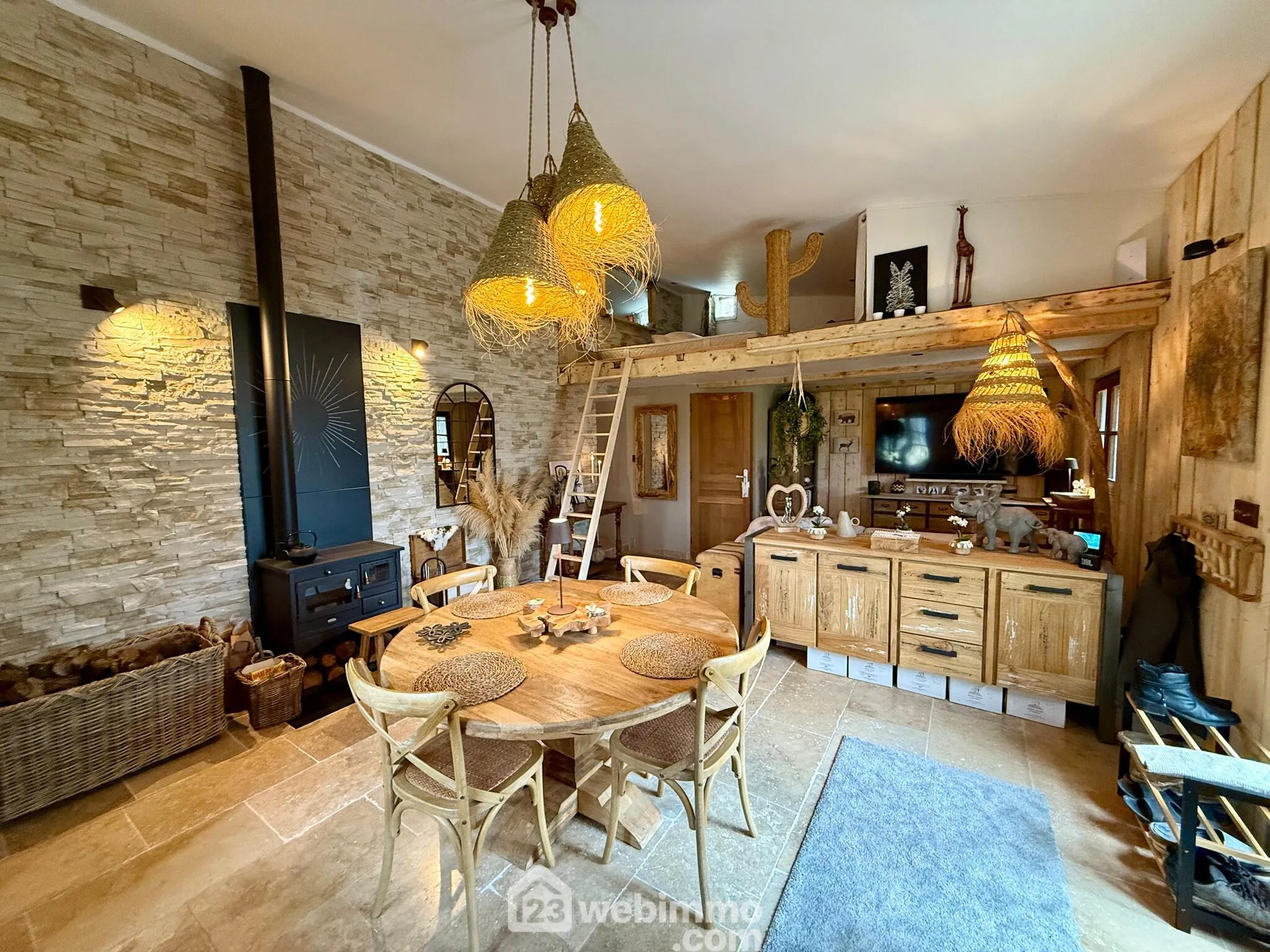 Cabanon en pierres autonome à vendre à Saint Antonin du Var avec vue dégagée 