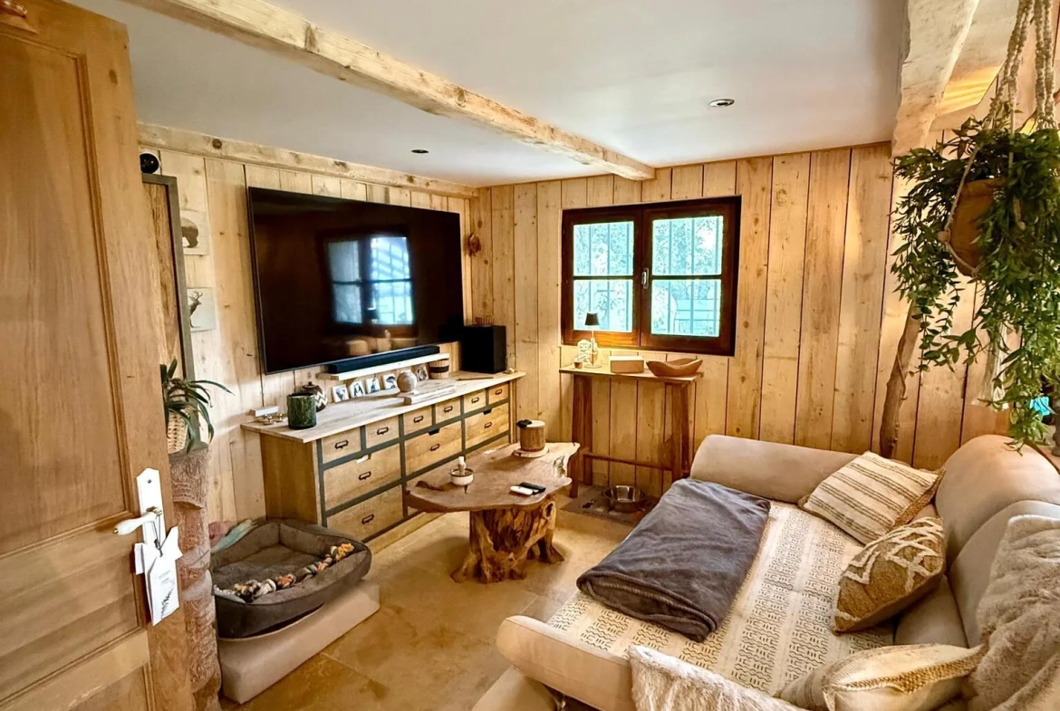 Cabanon en pierres autonome à vendre à Saint Antonin du Var avec vue dégagée 