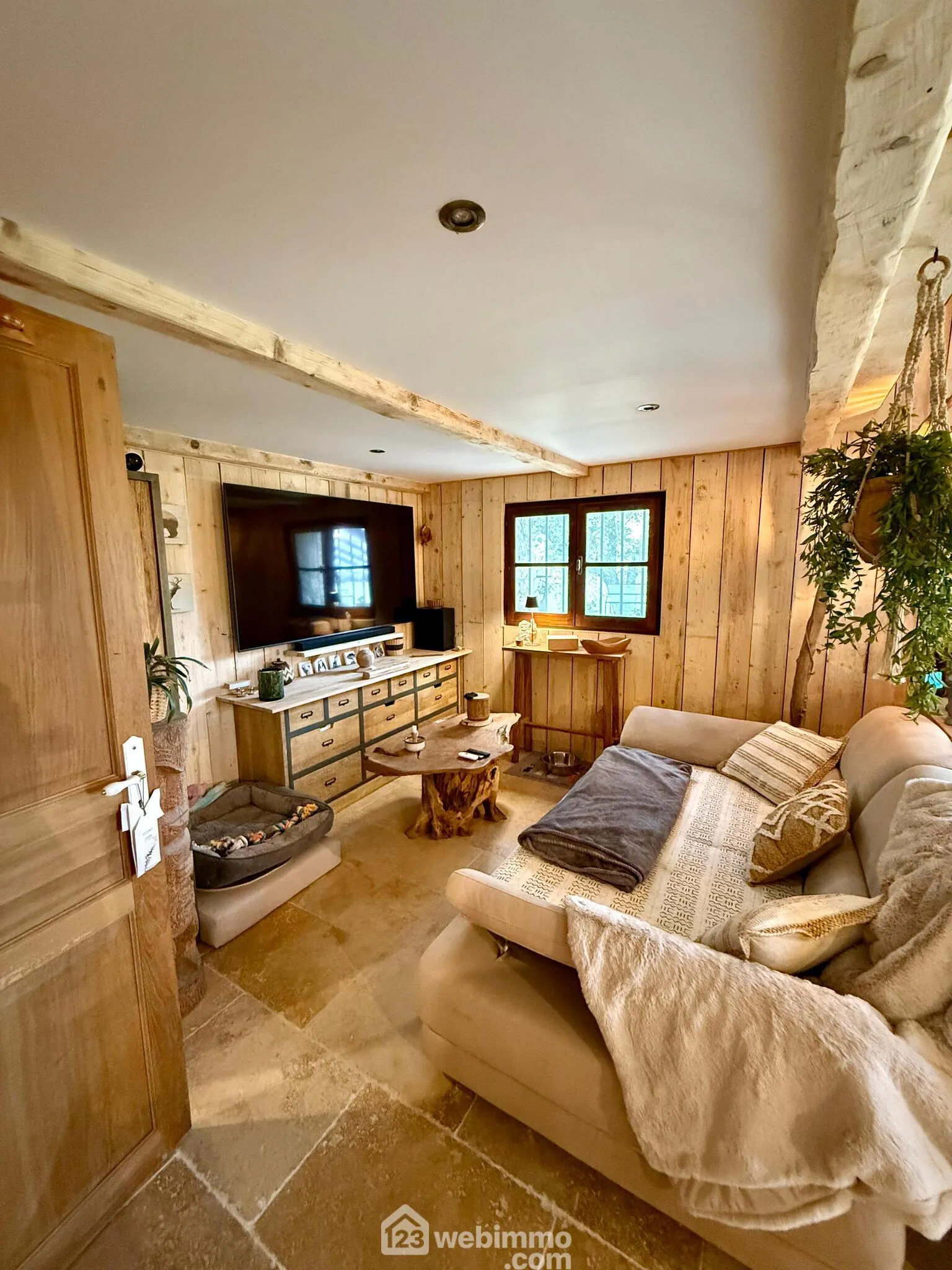 Cabanon en pierres autonome à vendre à Saint Antonin du Var avec vue dégagée 