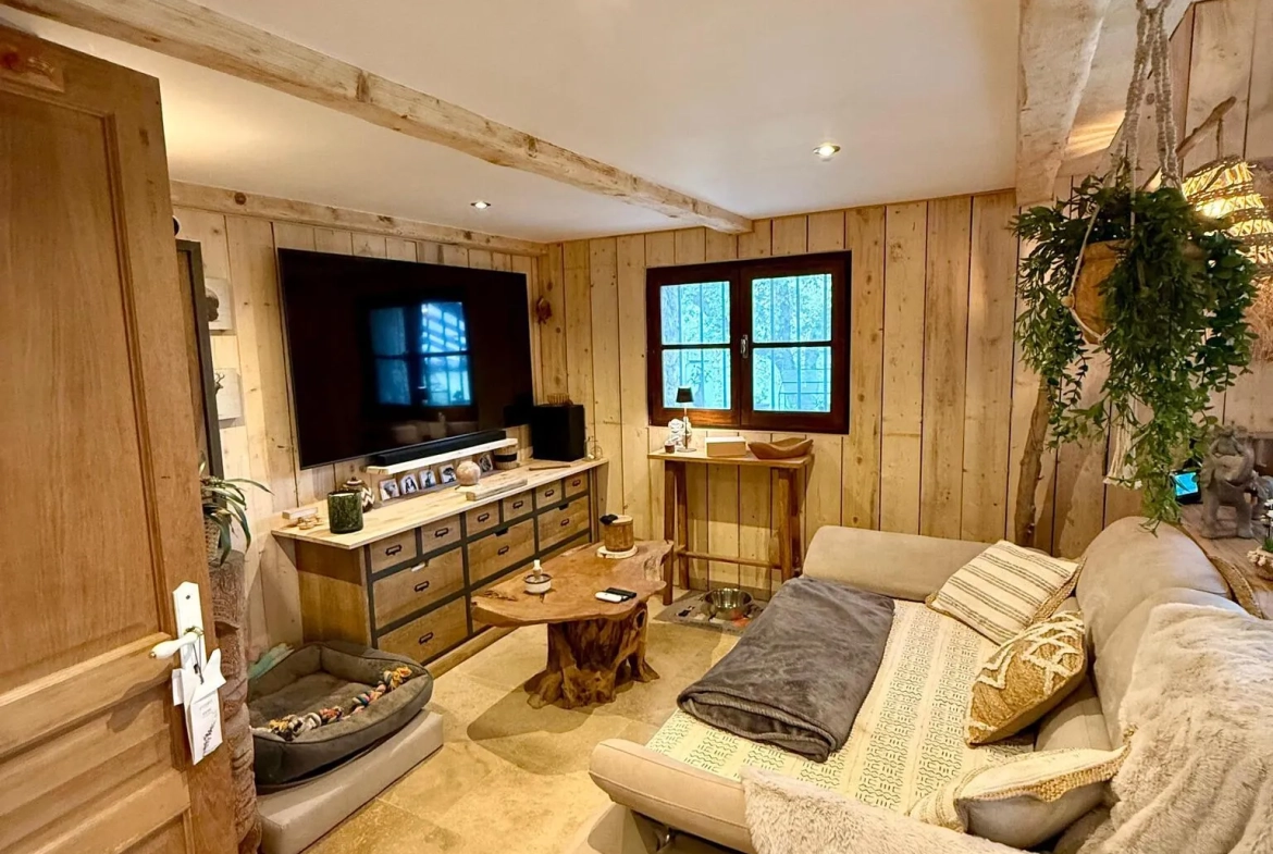 Cabanon en pierres autonome à vendre à Saint Antonin du Var avec vue dégagée 
