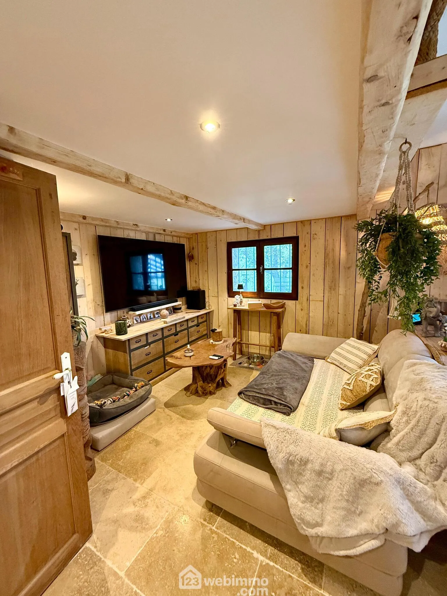 Cabanon en pierres autonome à vendre à Saint Antonin du Var avec vue dégagée 