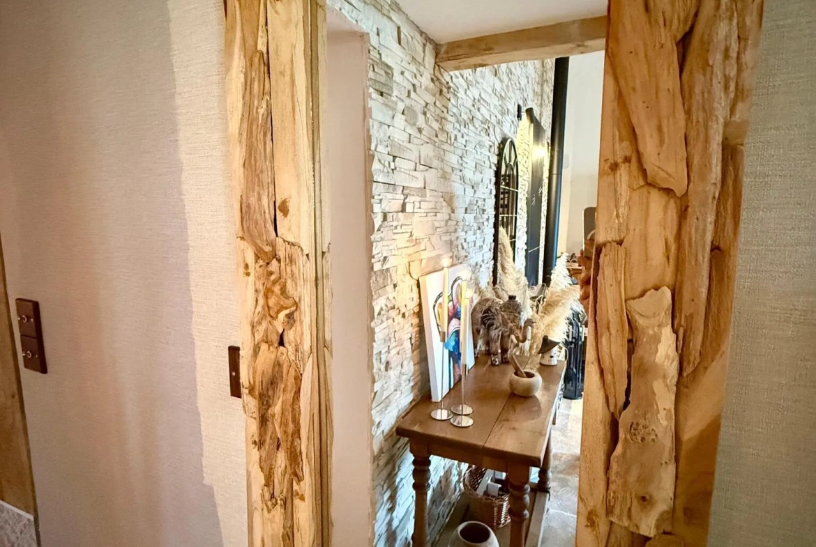 Cabanon en pierres autonome à vendre à Saint Antonin du Var avec vue dégagée 