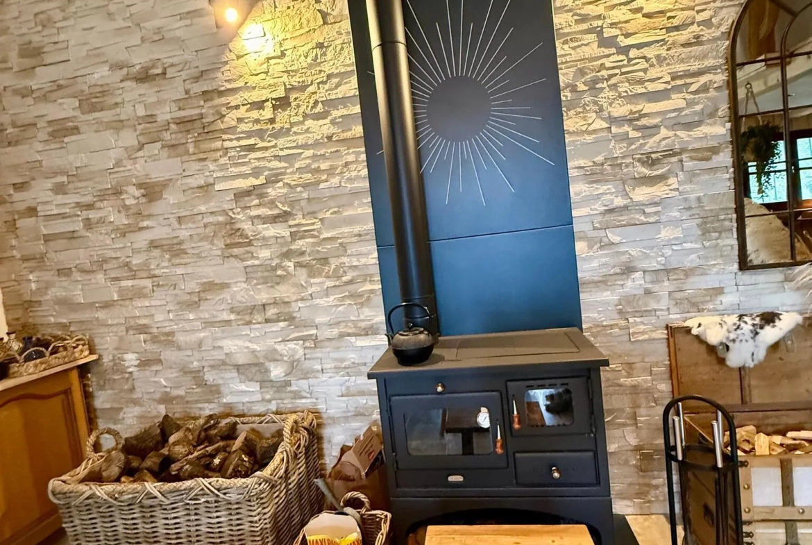 Cabanon en pierres autonome à vendre à Saint Antonin du Var avec vue dégagée 